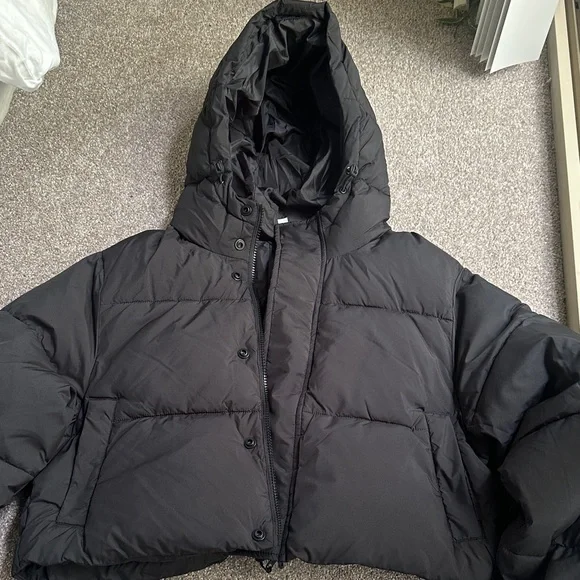 Fabletics Black Cropped Hooded Puffer - Picture 1 of 4